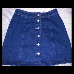 Cute and fashionable short denim skirt